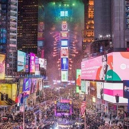 Times Square iluminado durante Fin de Año en Nueva York de 08 días